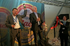 Petter Nome ved åpningen av Mack Bryggerier.